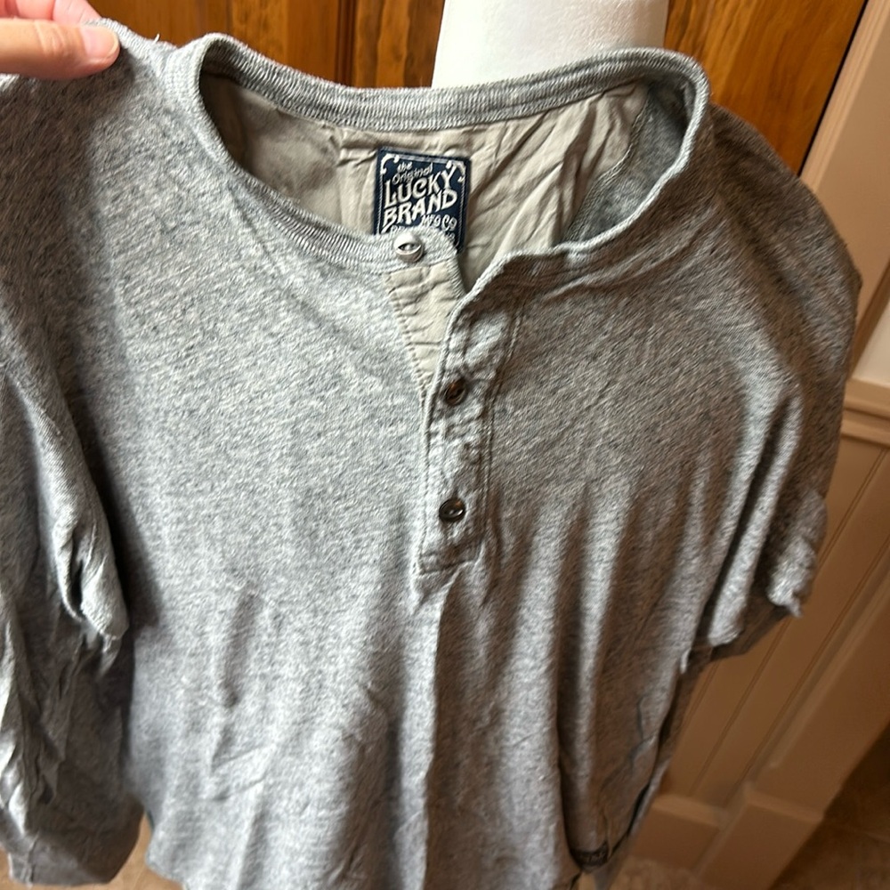 LUCKY Brand Grey Henley w/buttons - L